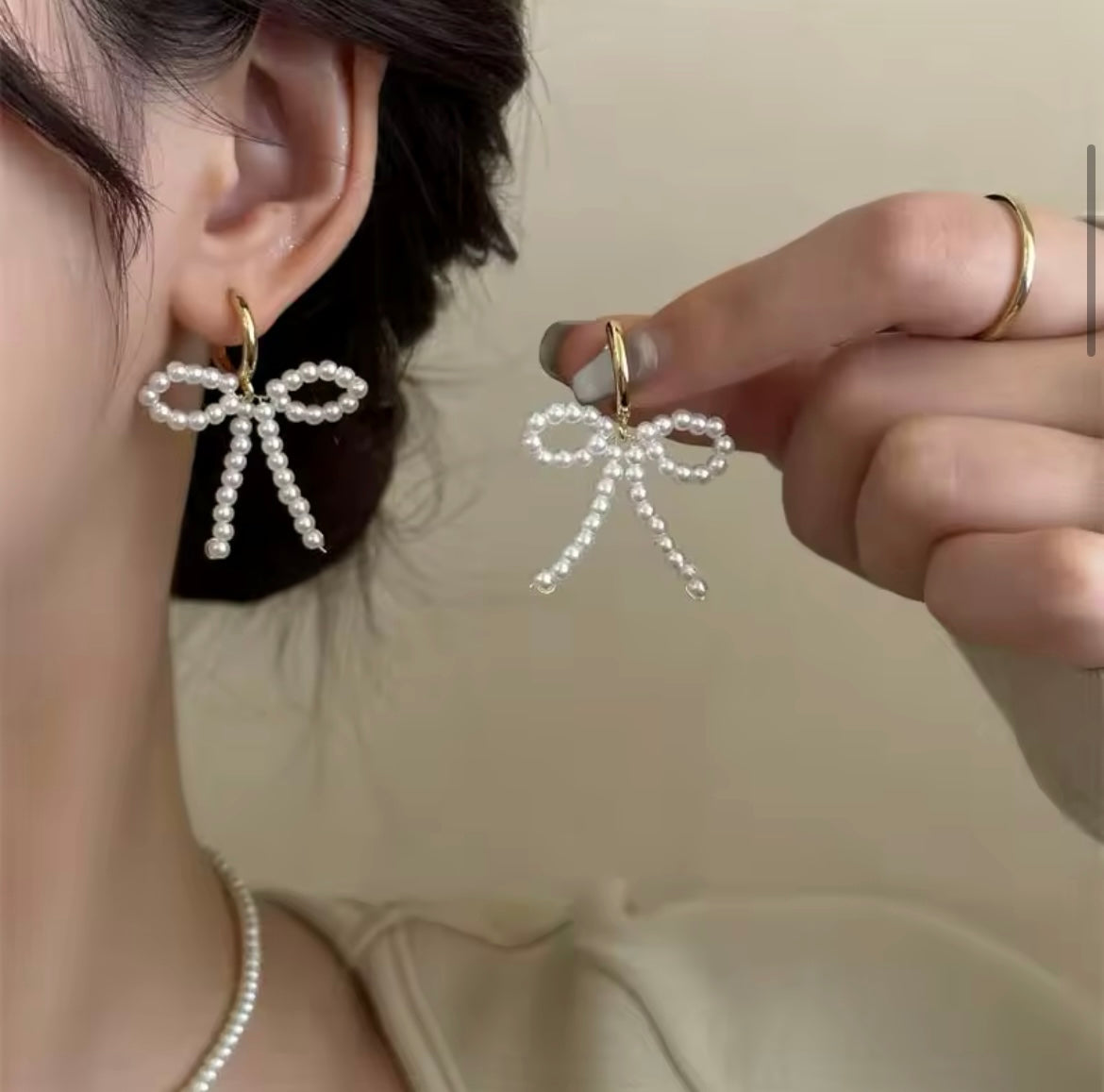 Pearl earrings bow