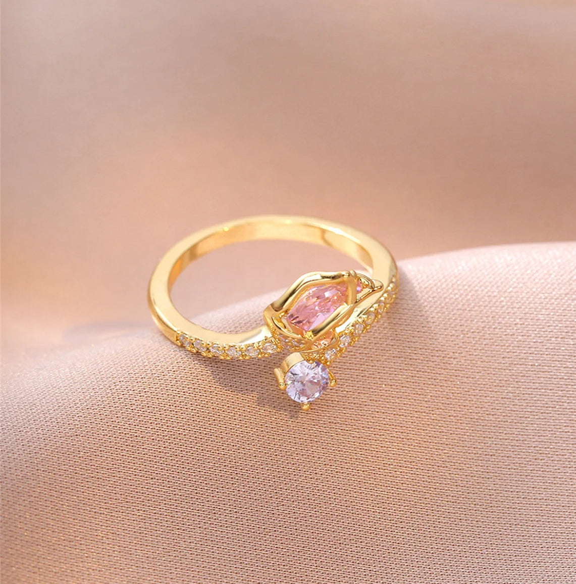 Gold ring with flower