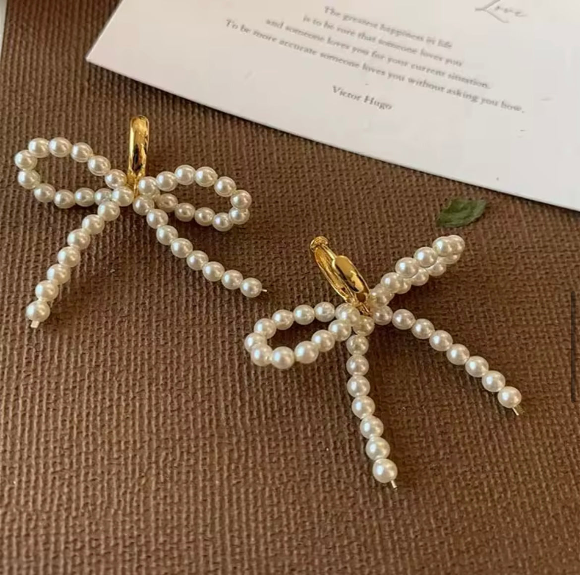 Pearl earrings bow